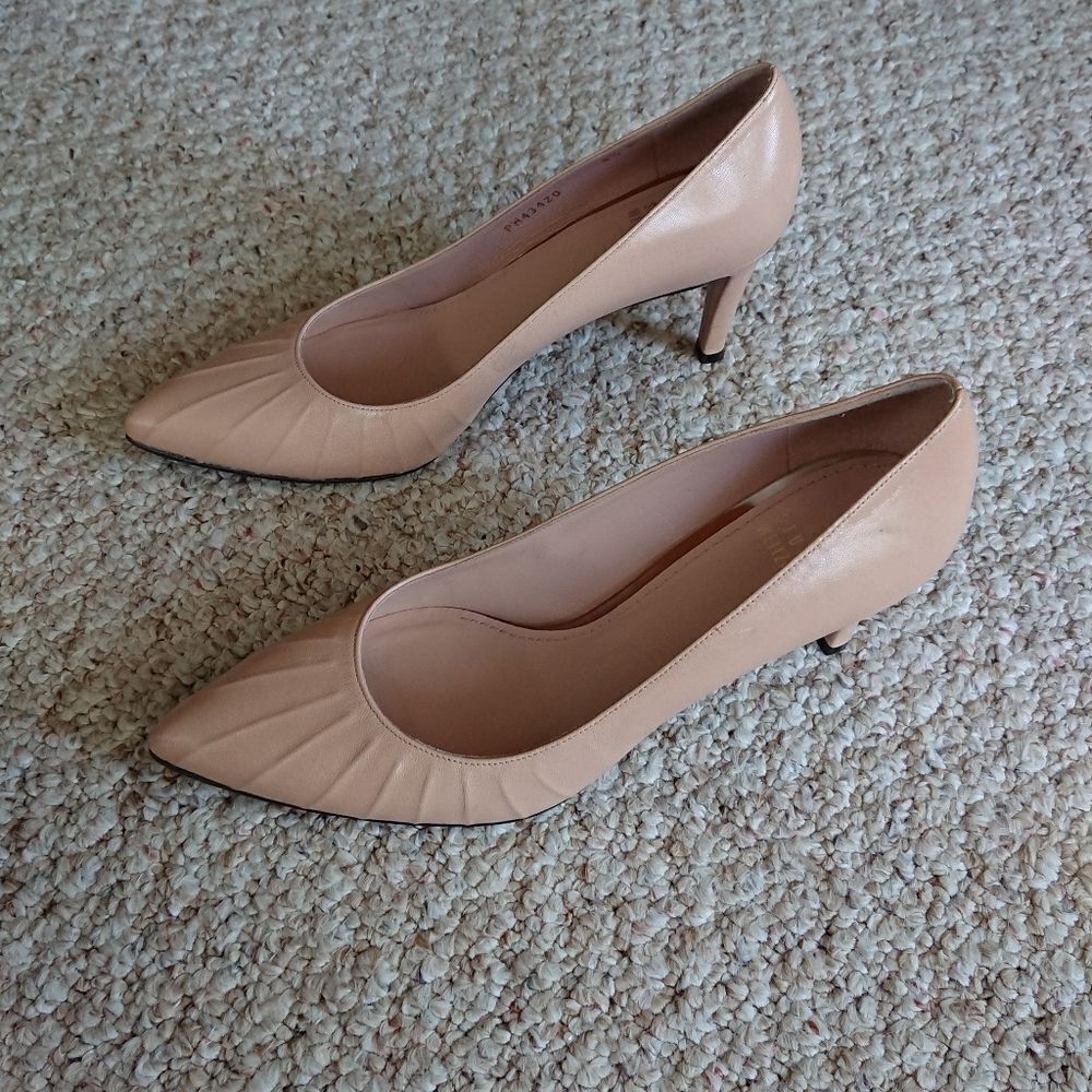 Stuart Weitzman Threads Ruched Pointy Pump size 8 M